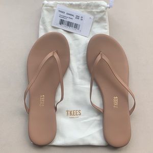 TKEES. Foundations Matte Hazelberry